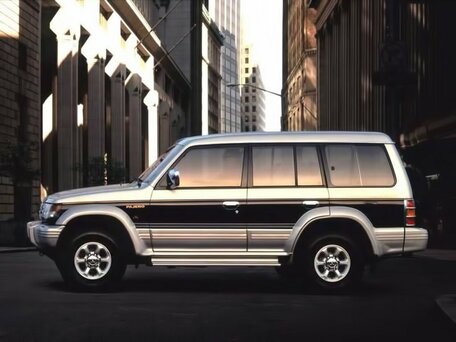 1993 Mitsubishi Pajero II, серебристый, 1500000 рублей - вид 2