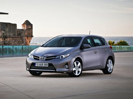 2014 Toyota Auris II, белый, 1400000 рублей