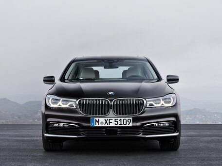 2017 BMW 7 серии Long 725Ld VI (G11/G12), чёрный, 3974000 рублей - вид 2