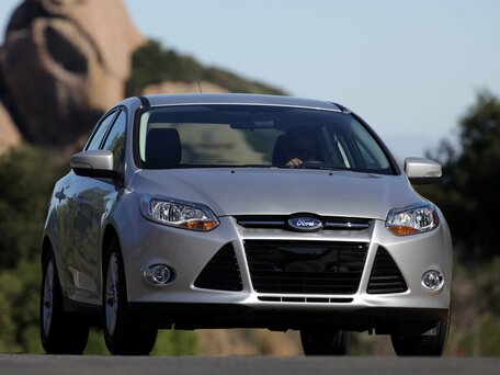 2013 Ford Focus III, серебристый, 910000 рублей - вид 2
