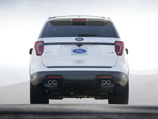 2018 Ford Explorer V Рестайлинг 2, чёрный, 2700000 рублей, вид 4