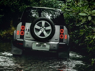 2023 Land Rover Defender 110 II, белый, 12500000 рублей, вид 4