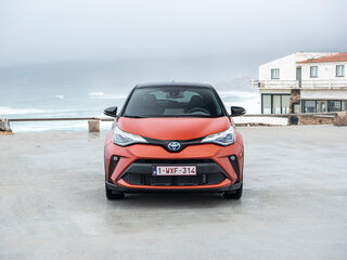 2022 Toyota C-HR I Рестайлинг, белый, 2900000 рублей, вид 3