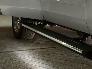Боковые подножки автоматические, выдвижные с подсветкой