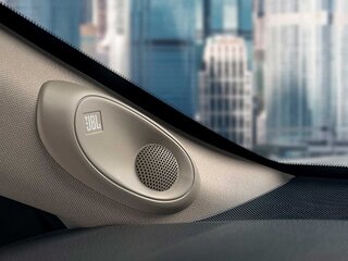 Премиальная аудиосистема JBL с 9 динамиками