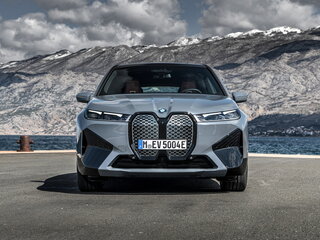 2023 BMW iX xDrive40 I (I20), белый, 9290000 рублей, вид 3
