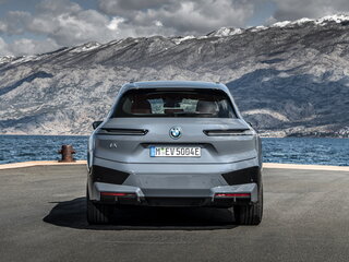 2023 BMW iX xDrive40 I (I20), белый, 9290000 рублей, вид 4