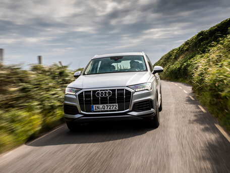 2021 Audi Q7 45 TFSI II (4M) Рестайлинг, чёрный, 5100000 рублей - вид 3