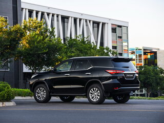 2025 Toyota Fortuner II Рестайлинг, белый, 5000000 рублей, вид 2