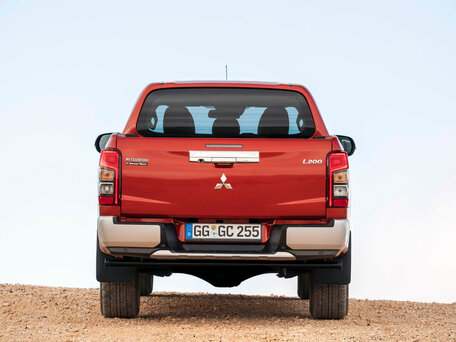 2024 Mitsubishi L200 V Рестайлинг, чёрный - вид 3