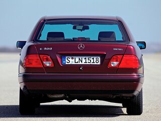 1996 Mercedes-Benz E-Класс 230 II (W210, S210), чёрный, 100000 рублей, вид 4