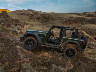 2025 Jeep Wrangler IV (JL) Рестайлинг, чёрный, 7990000 рублей, вид 2