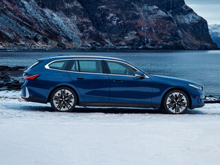 2025 BMW 5 серии 520d VIII (G60/G61/G68), серебристый, 9791700 рублей, вид 2