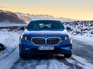 2025 BMW 5 серии 520d VIII (G60/G61/G68), серебристый, 9791700 рублей, вид 3