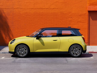 2025 Mini Hatch Cooper Electric SE IV (F65/F66/J01), жёлтый, 5540000 рублей, вид 2
