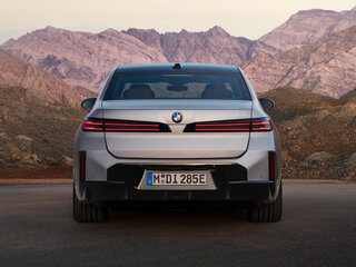 2026 BMW i7 60 xDrive I (G70) Рестайлинг, серый, 29600000 рублей, вид 4