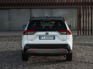 2025 Toyota RAV4 V (XA50), белый, 4400000 рублей, вид 4