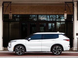 2023 Mitsubishi Outlander IV, белый, 4460000 рублей, вид 2