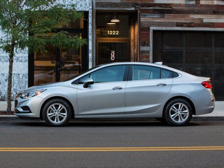 2016 Chevrolet Cruze II, чёрный, 1200000 рублей - вид 2