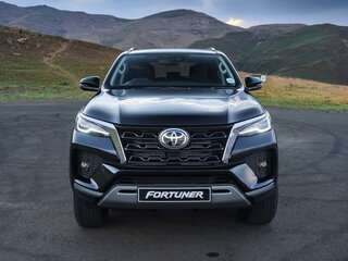 2025 Toyota Fortuner II Рестайлинг, белый, 5000000 рублей, вид 3