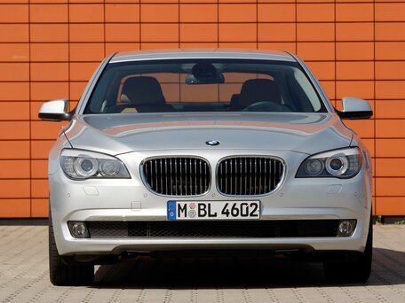2011 BMW 7 серии 750i xDrive V (F01/F02/F04), чёрный - вид 2