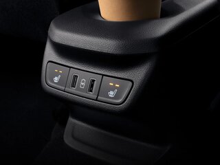 2 розетки USB для пассажиров второго ряда