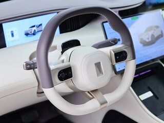 Подключение мобильных устройств через CarPlay / Android Auto