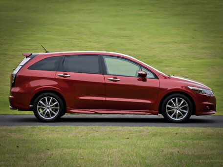 2011 Honda Stream II Рестайлинг, чёрный, 1470000 рублей - вид 2