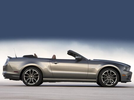 2009 Ford Mustang V Рестайлинг, чёрный - вид 2