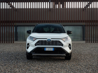 2025 Toyota RAV4 V (XA50), белый, 4400000 рублей, вид 3