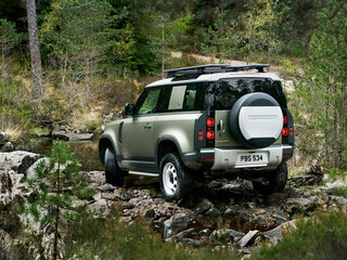 2023 Land Rover Defender 90 II, чёрный, 12450000 рублей, вид 5