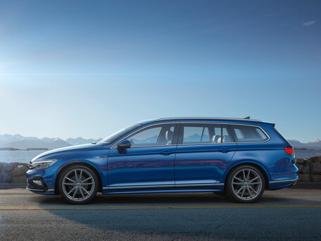 2019 Volkswagen Passat B8 Рестайлинг, синий - вид 1