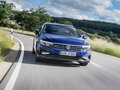 2019 Volkswagen Passat B8 Рестайлинг, синий - вид 2