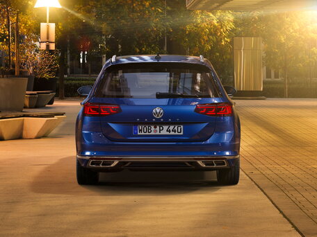 2019 Volkswagen Passat B8 Рестайлинг, синий - вид 3