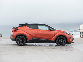 2022 Toyota C-HR I Рестайлинг, белый, 2900000 рублей, вид 2