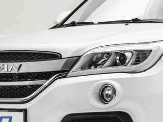 Передние фары HAWK-EYE  (фары, напоминающие соколиный глаз) с увеличенным oбзором