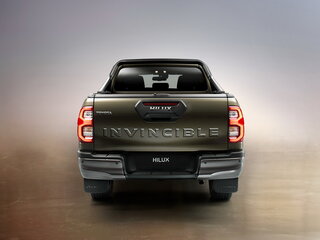 2025 Toyota Hilux VIII Рестайлинг 2, серебристый, 7690000 рублей, вид 4
