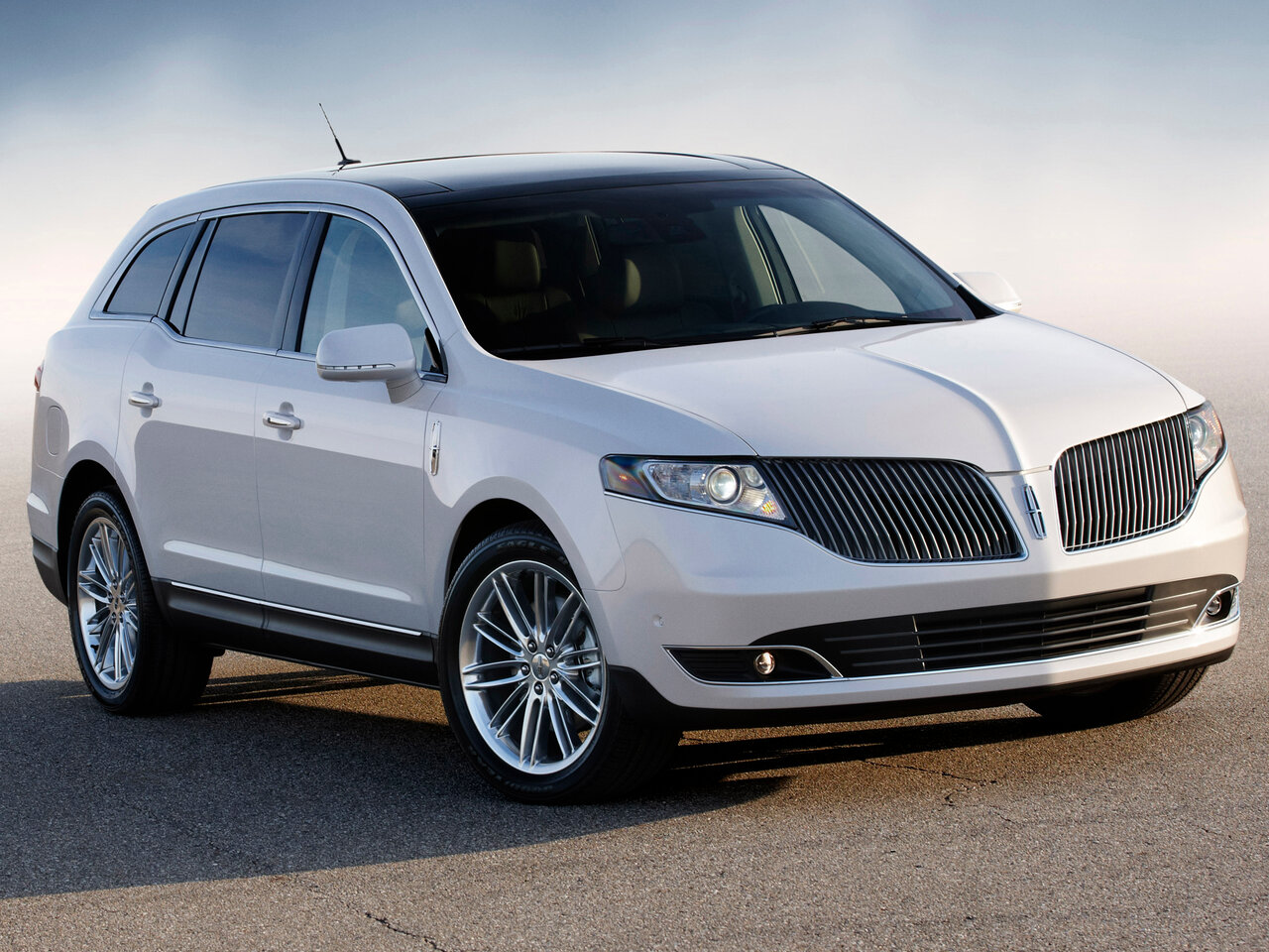Lincoln MKT Основной вид
