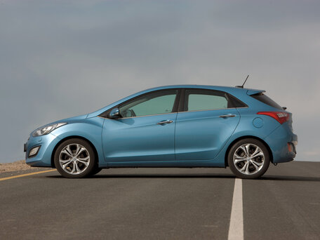 2013 Hyundai i30 II, белый, 1500000 рублей - вид 2