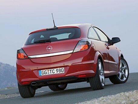 2010 Opel Astra GTC H Рестайлинг, чёрный, 650000 рублей - вид 3
