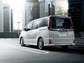 2019 Toyota Noah III (R80) Рестайлинг, белый, 2500000 рублей - вид 2