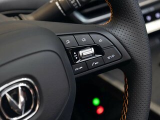 Многофункциональное рулевое колесо с возможностью управления мультимедиа