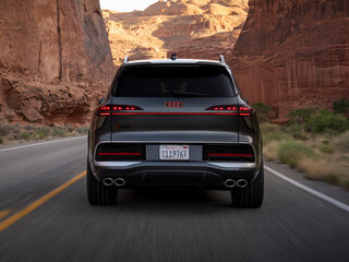 2026 Audi SQ9, белый, 21118476 рублей, вид 4