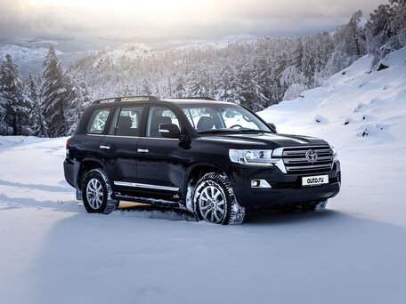 2015 Toyota Land Cruiser 200 Series Рестайлинг 2, чёрный, 6000000 рублей