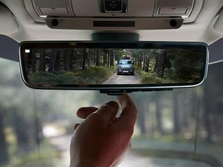 Зеркало заднего вида ClearSight с улучшенной обзорностью