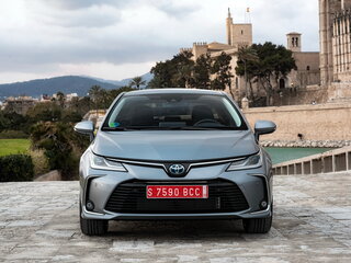 2025 Toyota Corolla XII (E210), белый, 2350000 рублей, вид 3
