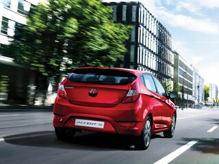 2013 Hyundai Solaris I, серебристый, 690000 рублей, вид 3