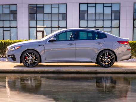 2019 Kia Optima IV Рестайлинг, белый - вид 2