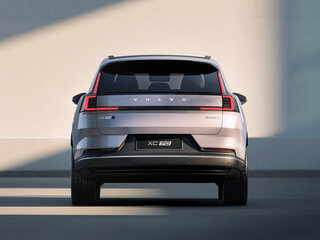2025 Volvo XC70 III, серый, 6950000 рублей, вид 4