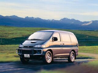 1995 Mitsubishi Delica IV, зелёный, 1500000 рублей, вид 1